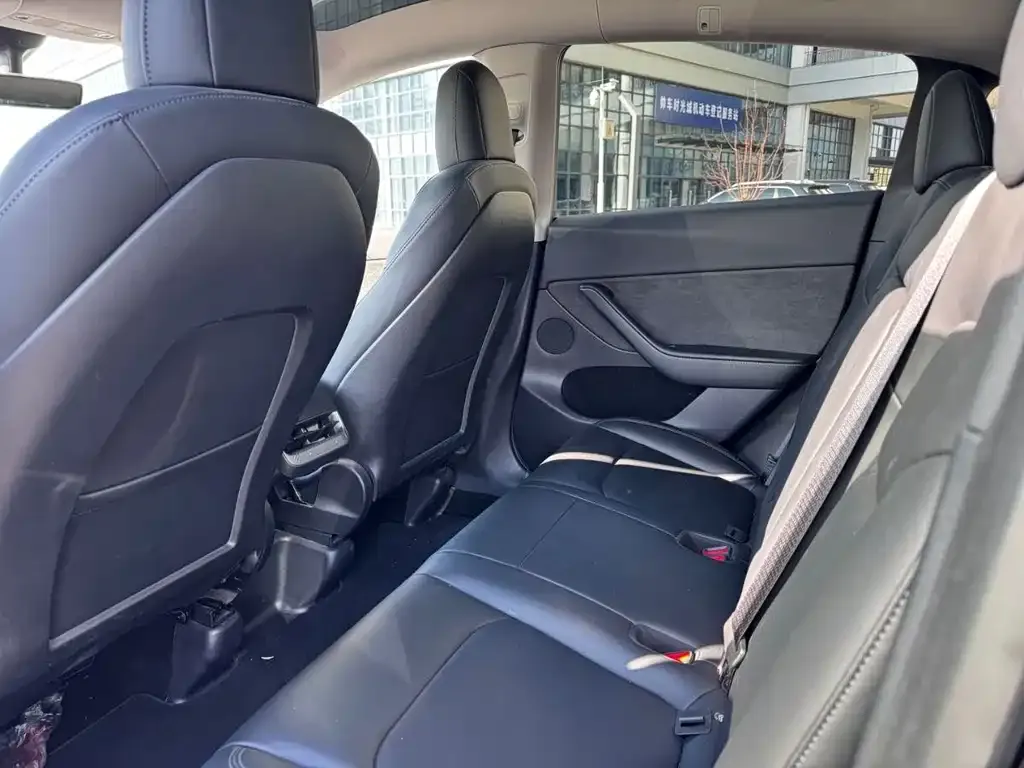Tesla Model Y — фото 5