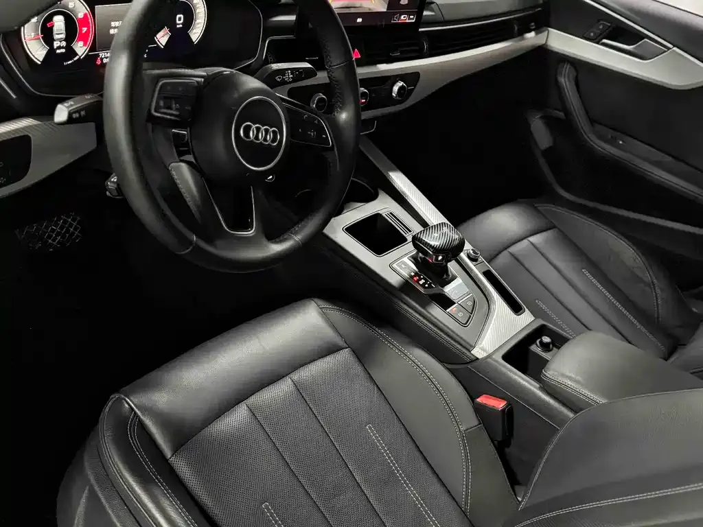 Audi A4L 2021 из CN, фото 4