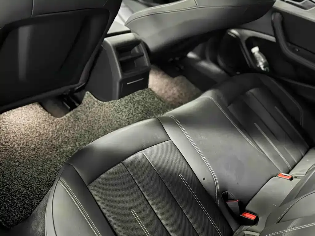 Audi A4L 2021 из CN, фото 7