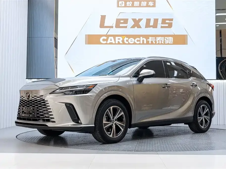 Lexus RX — фото 1