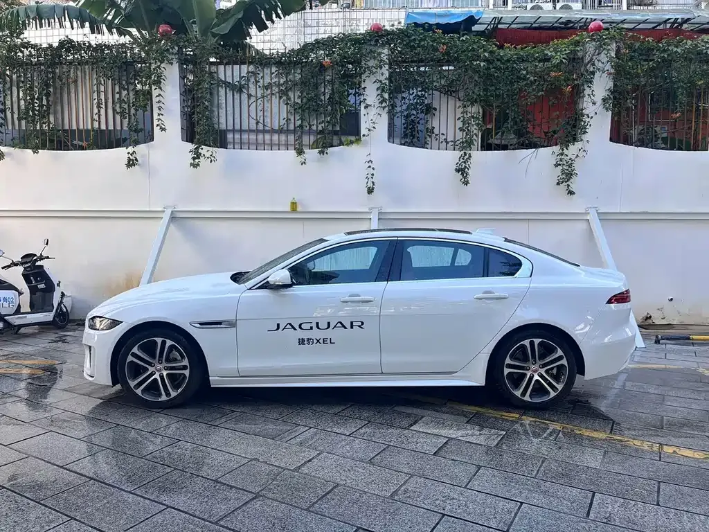 Jaguar XEL — фото 9