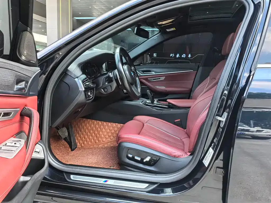 BMW 5 Series 2023 из CN, фото 4
