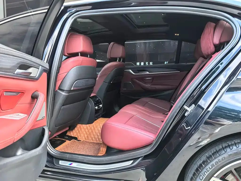 BMW 5 Series 2023 из CN, фото 7