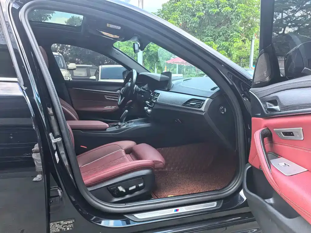 BMW 5 Series 2023 из CN, фото 9