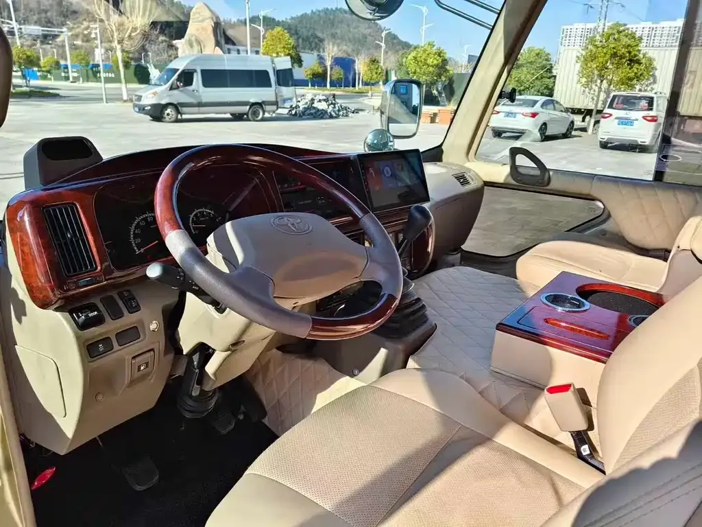 Toyota Coaster 2023 из CN, фото 8