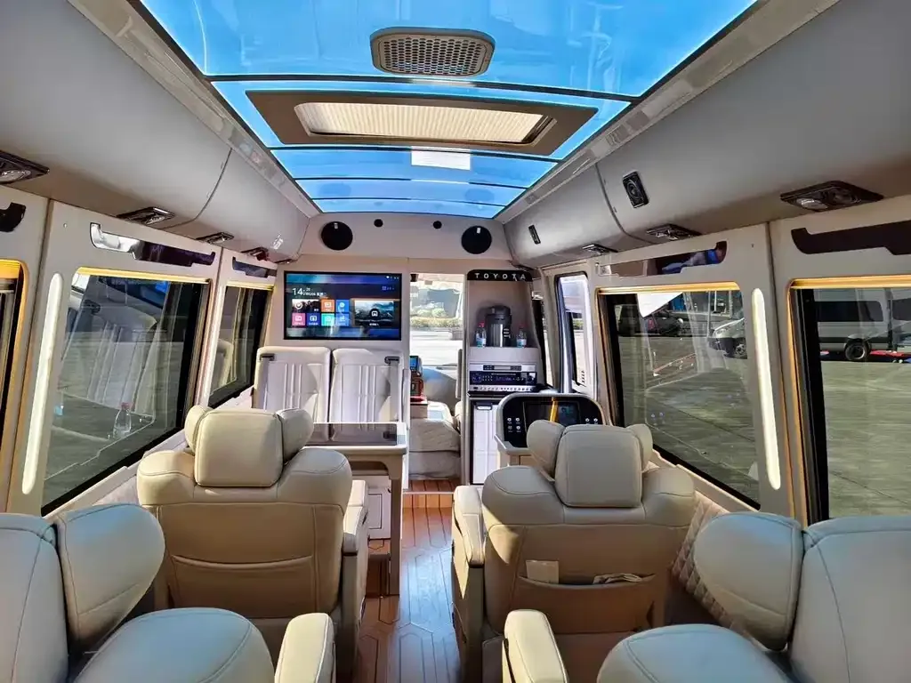 Toyota Coaster 2023 из CN, фото 4