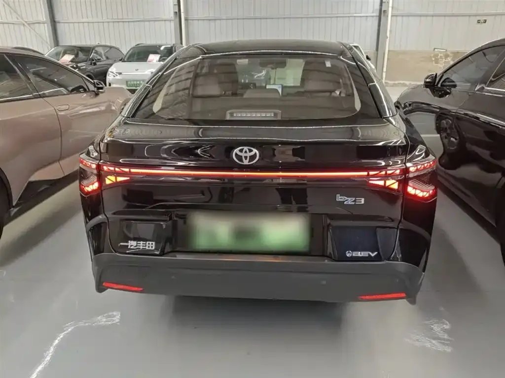 Toyota bZ3 2024 из CN, фото 2