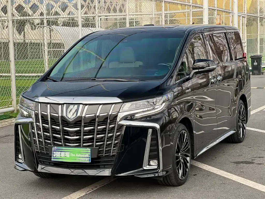 Toyota Alphard — фото 1