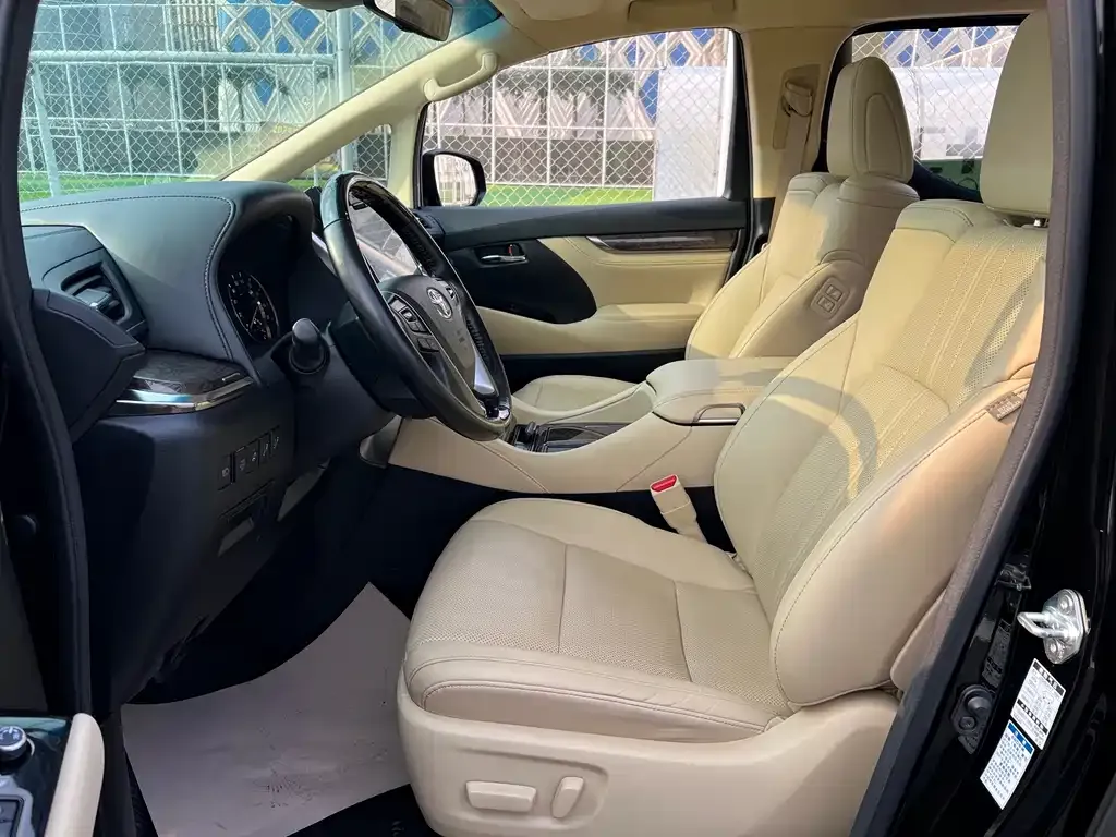 Toyota Alphard — фото 5