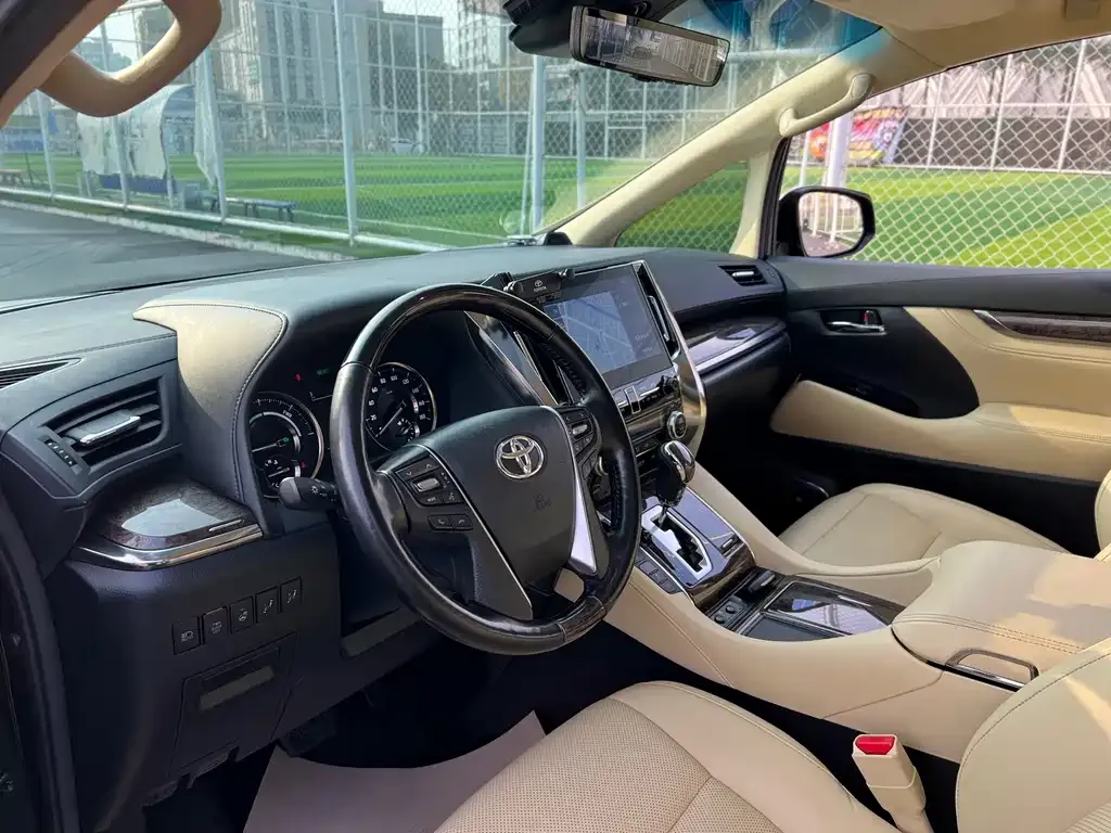 Toyota Alphard — фото 3