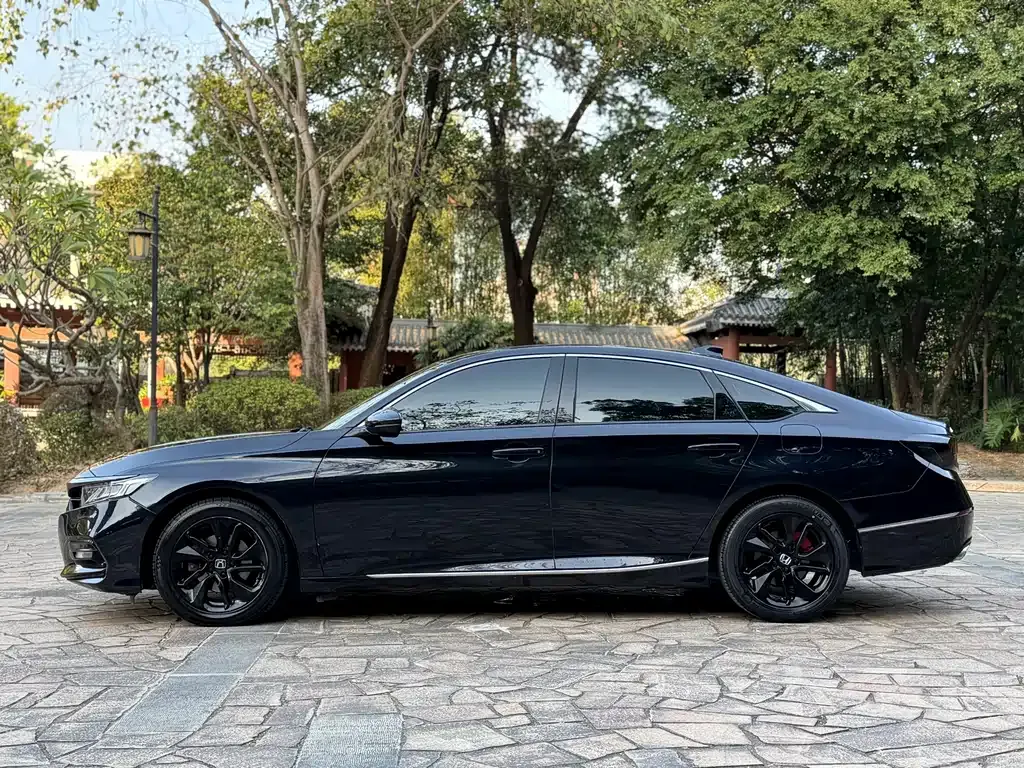 Honda Accord — фото 10