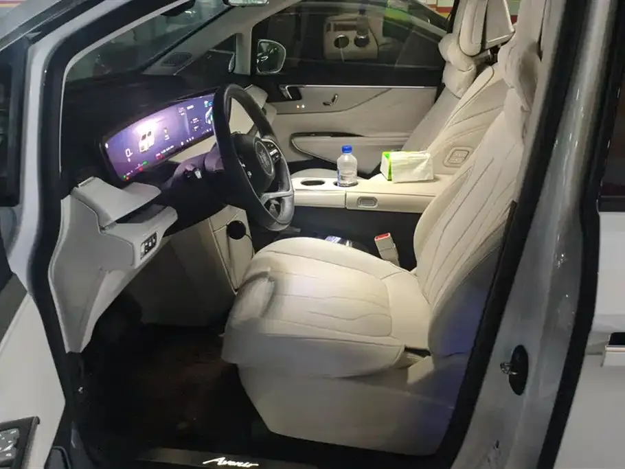 Buick GL8 Hybrid — фото 3