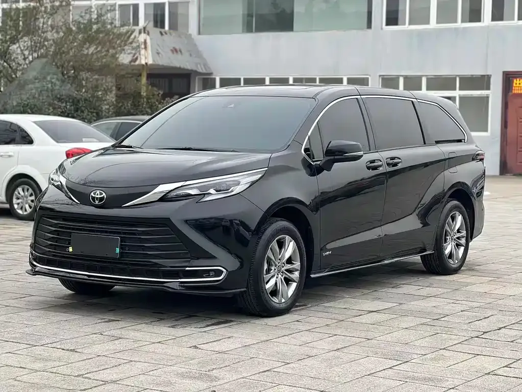 Toyota Sienna 2025 из CN, фото 1