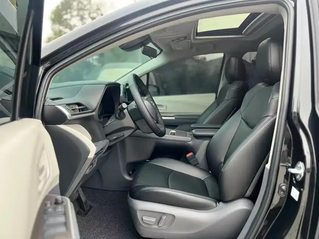 Toyota Sienna 2025 из CN, фото 3