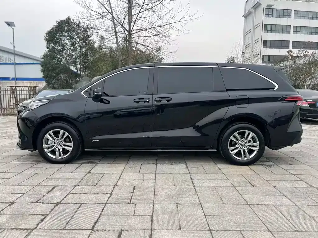 Toyota Sienna 2025 из CN, фото 6