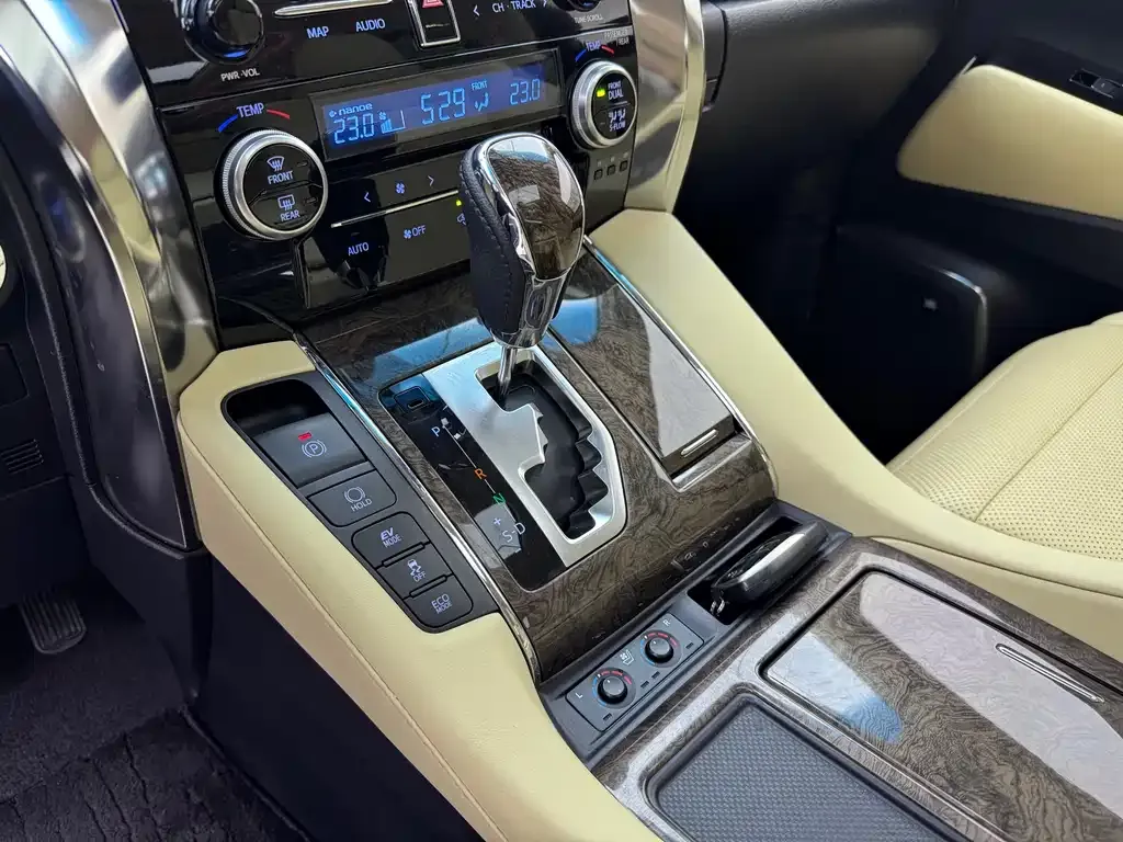 Toyota Vellfire 2022 из CN, фото 10