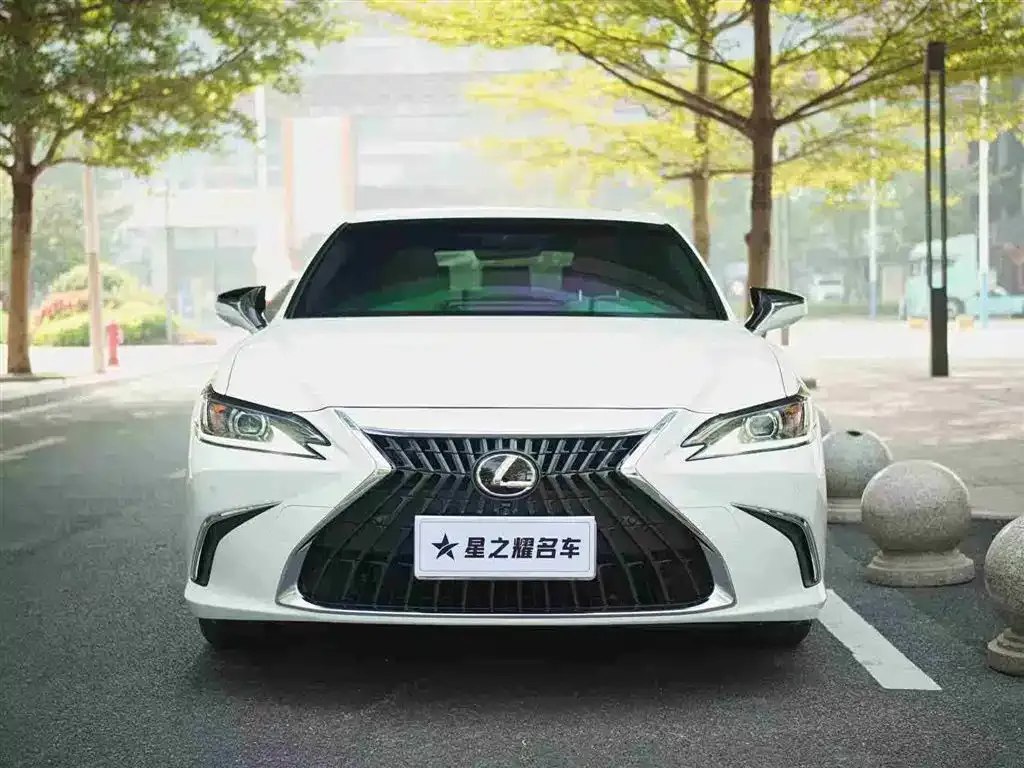 Lexus ES — фото 10