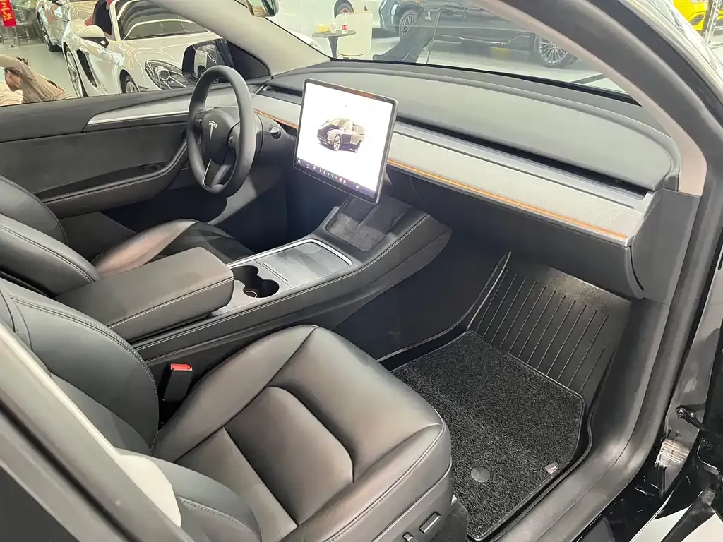 Tesla Model Y — фото 2