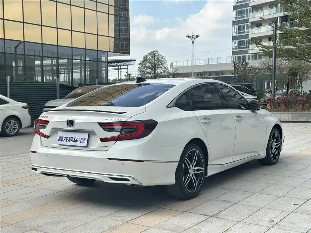 Honda Accord — фото 9