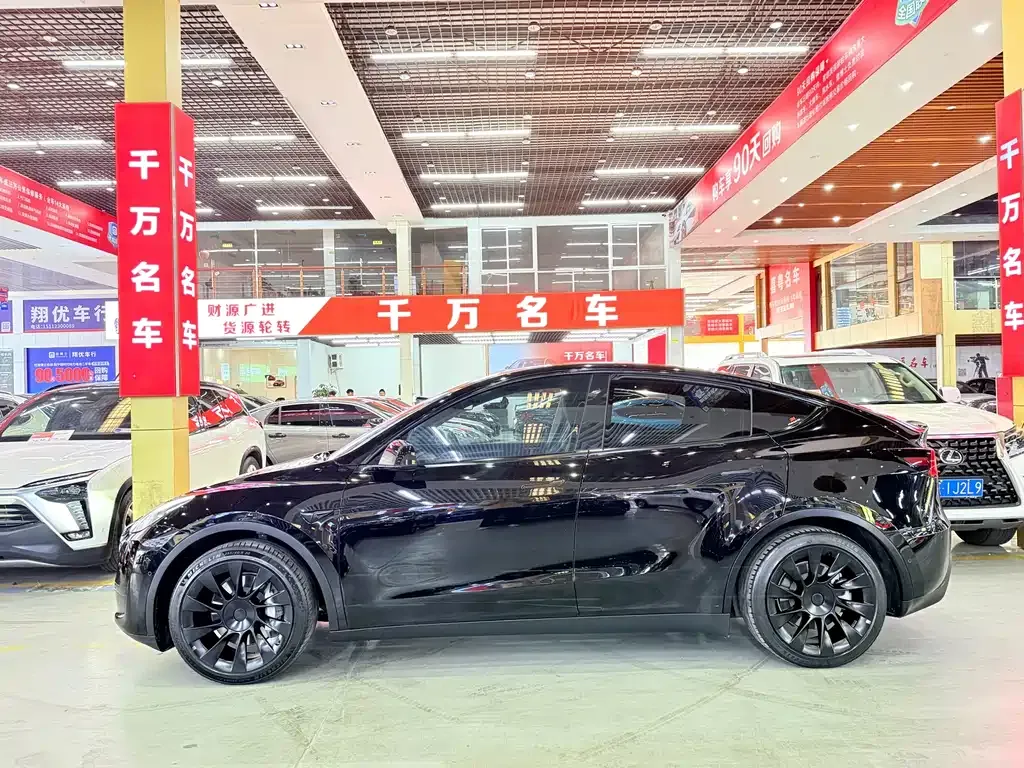 Tesla Model Y — фото 9