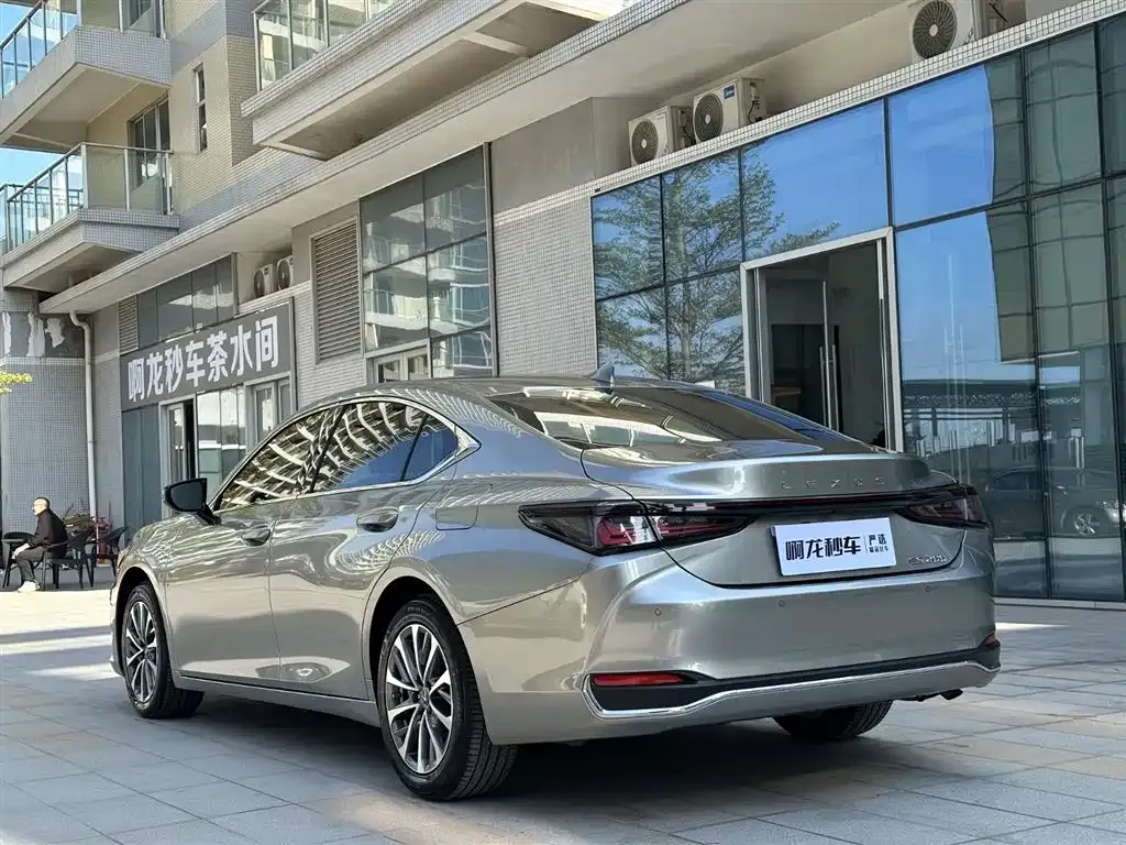 Lexus ES — фото 10