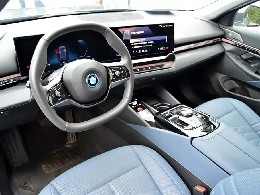 BMW i5 — фото 3