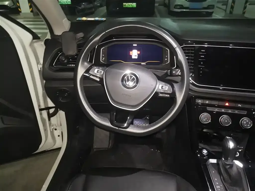 Volkswagen T-Roc 2023 из CN, фото 5