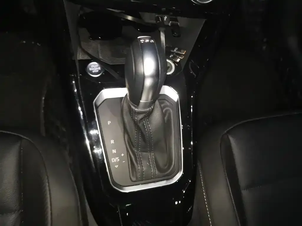 Volkswagen T-Roc 2023 из CN, фото 2