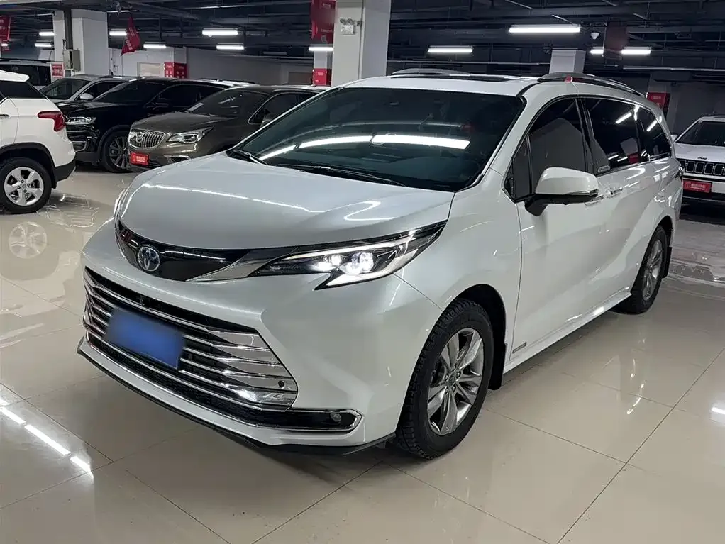 Toyota Sienna 2023 из CN, фото 1