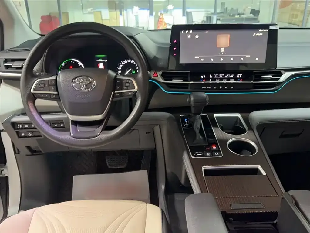 Toyota Sienna 2023 из CN, фото 10