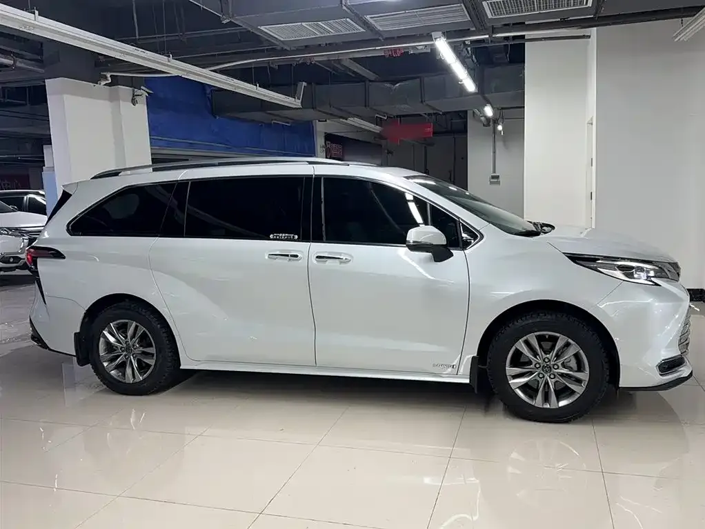 Toyota Sienna 2023 из CN, фото 8