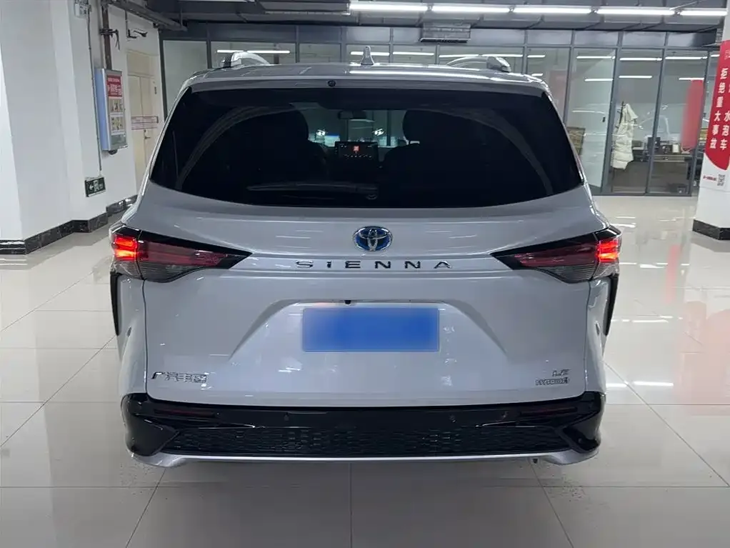 Toyota Sienna 2023 из CN, фото 5