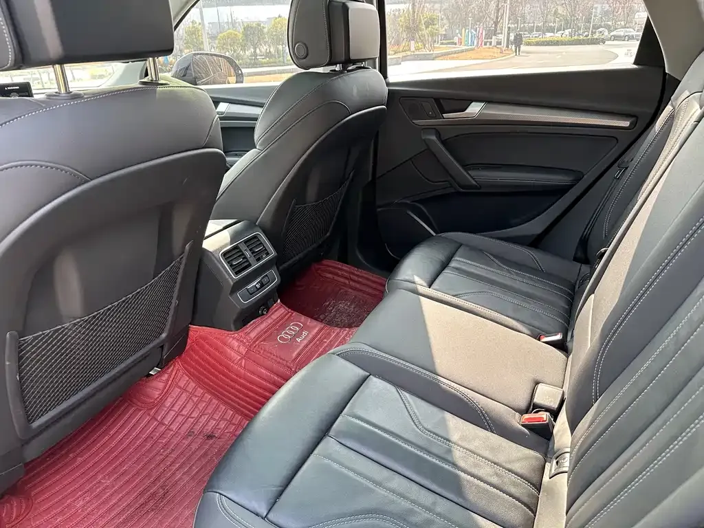 Audi Q5L 2022 из CN, фото 2