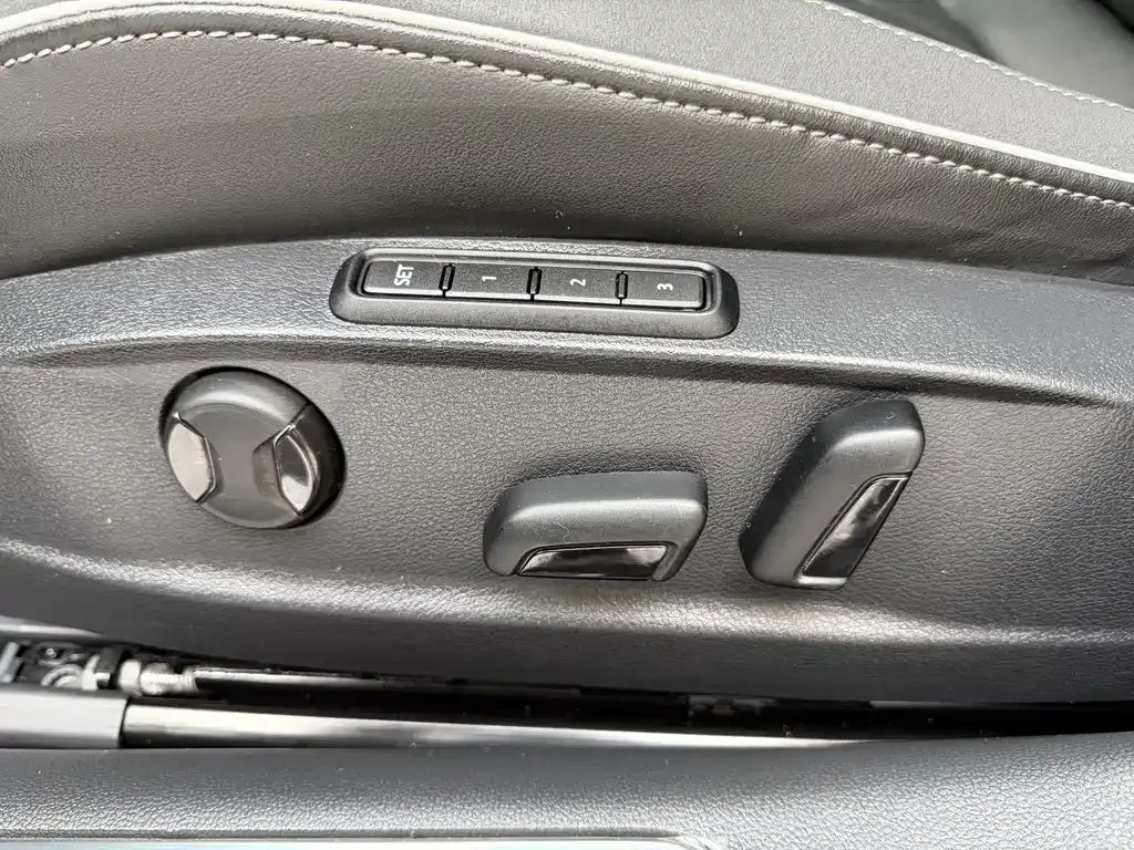 Volkswagen CC — фото 10