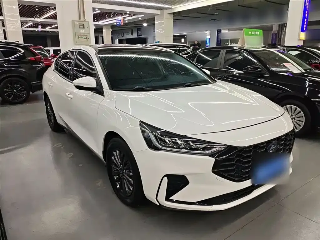 Ford Focus 2022 из CN, фото 4