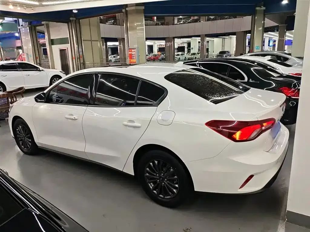 Ford Focus 2022 из CN, фото 2