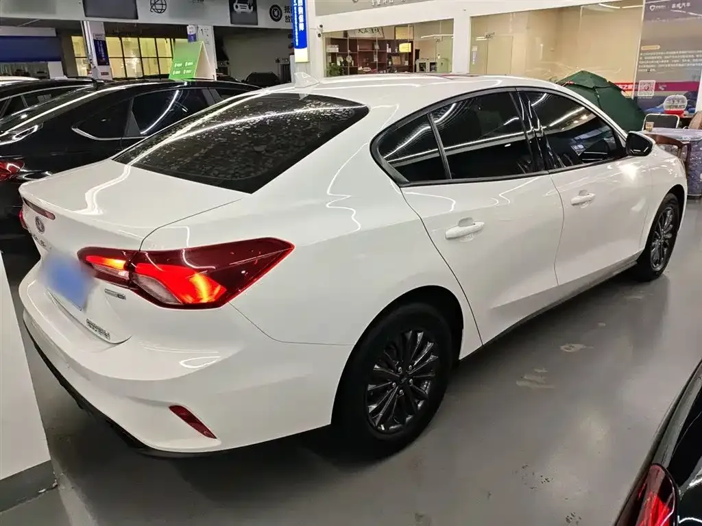 Ford Focus 2022 из CN, фото 5