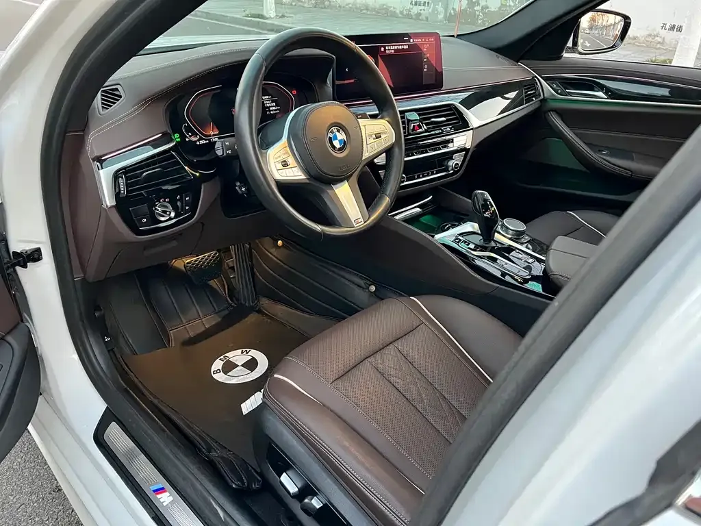 BMW 5 Series — фото 10