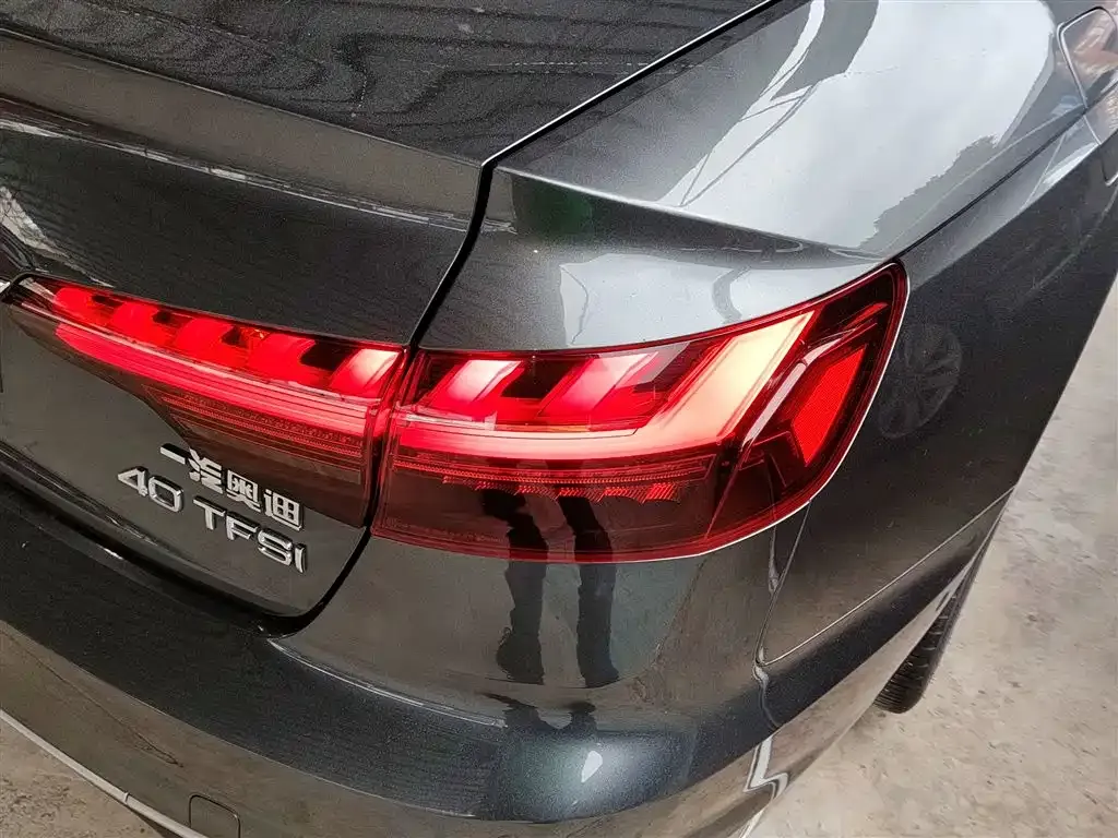 Audi A4L 2021 из CN, фото 8
