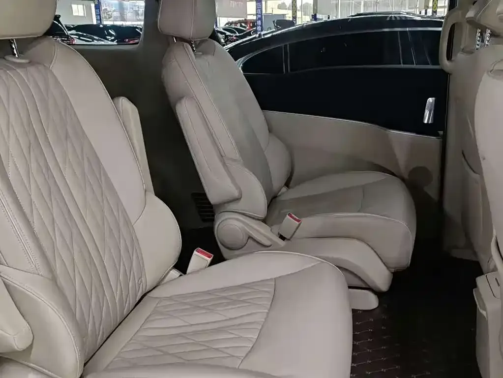 Buick GL8 2023 из CN, фото 2