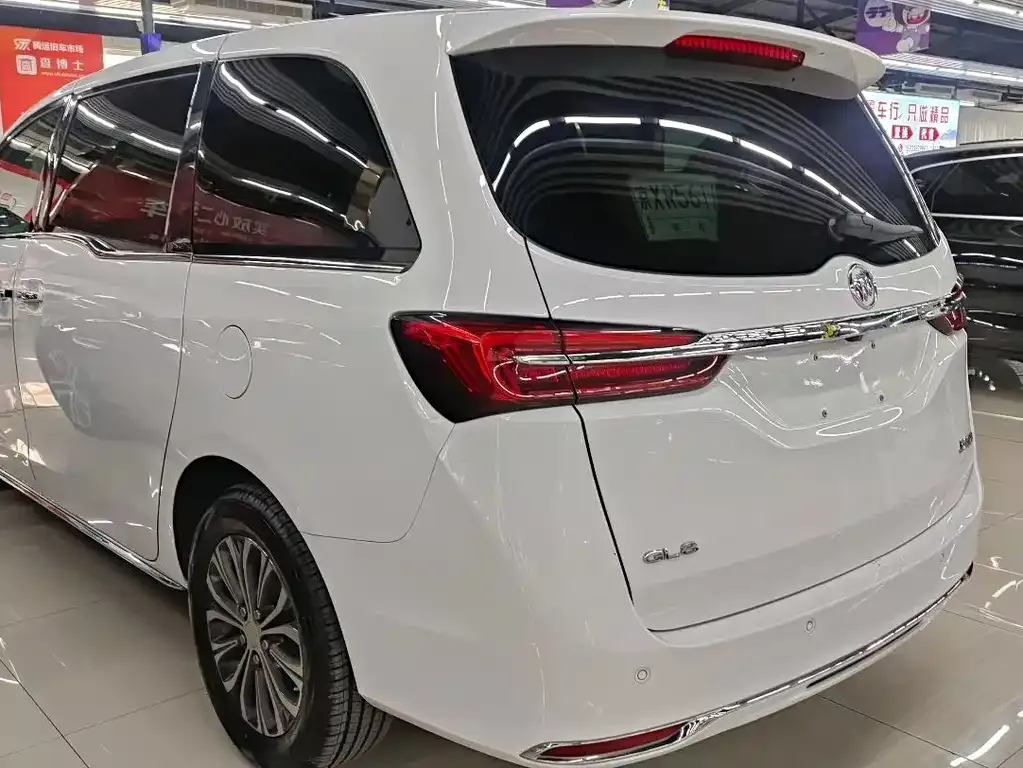 Buick GL8 2023 из CN, фото 3