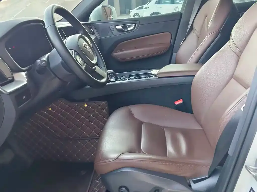 Volvo XC60 2023 из CN, фото 6