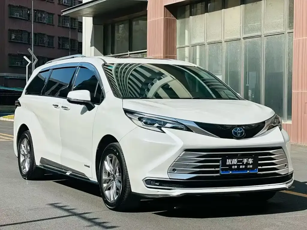 Toyota Sienna 2022 из CN, фото 1