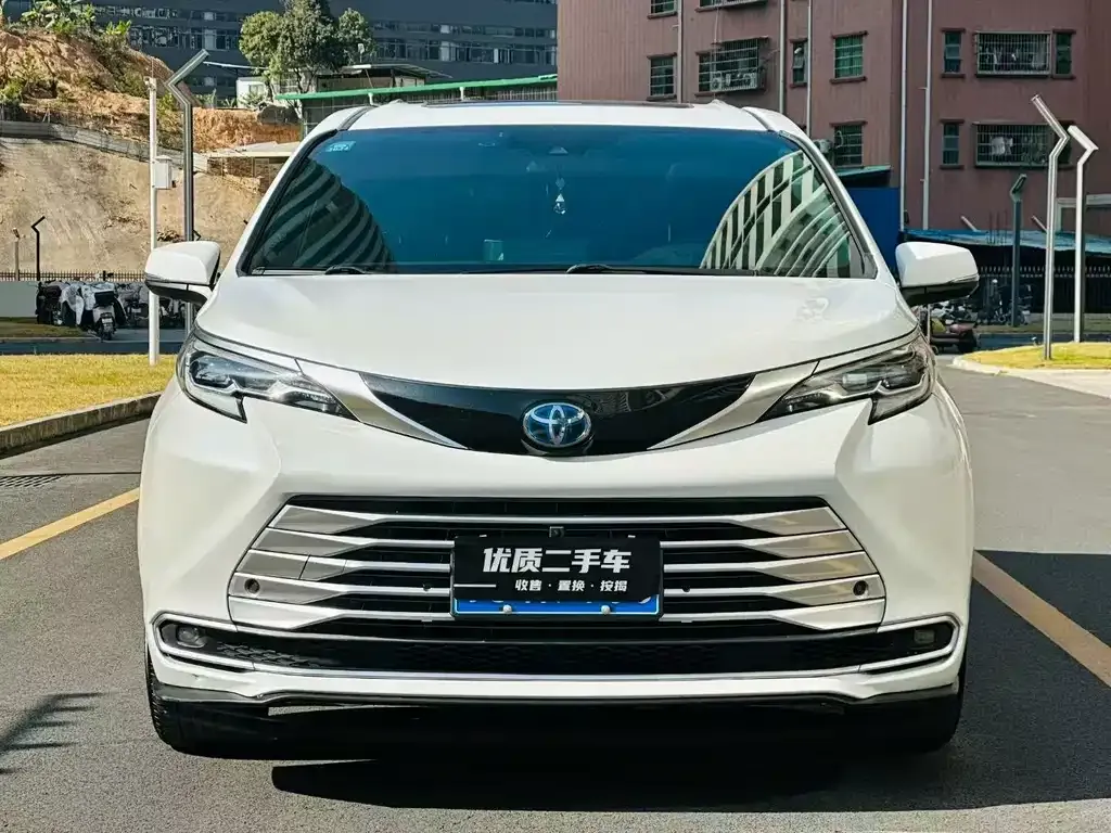 Toyota Sienna 2022 из CN, фото 2