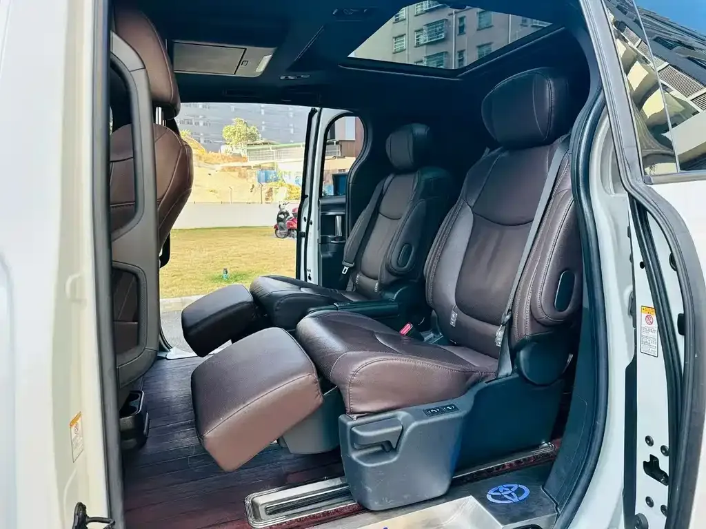 Toyota Sienna 2022 из CN, фото 3