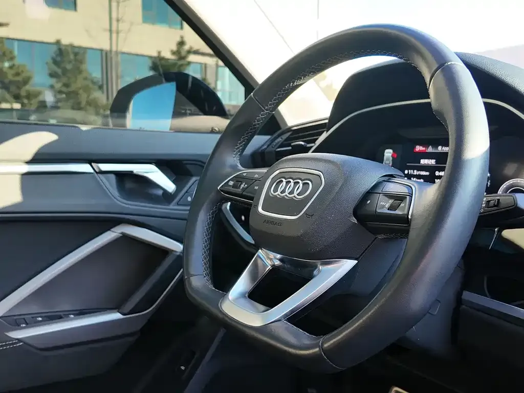 Audi Q3 — фото 5