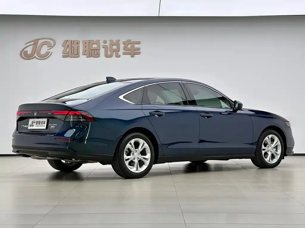 Honda Accord — фото 9