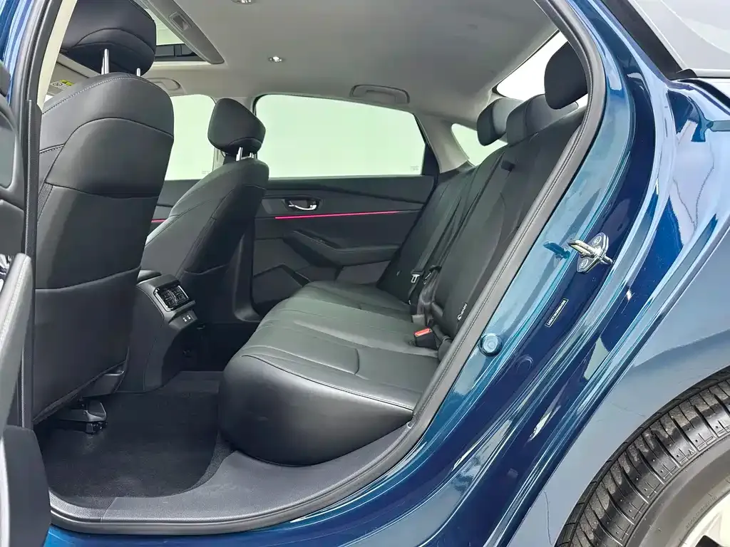 Honda Accord — фото 10
