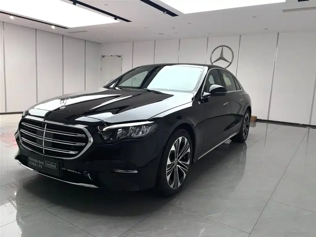 Mercedes-Benz E-Class — фото 1