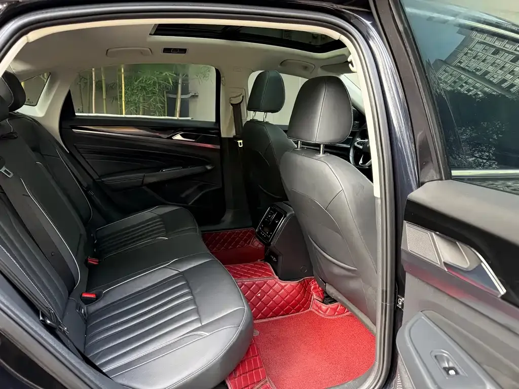 Volkswagen Passat 2023 из CN, фото 8